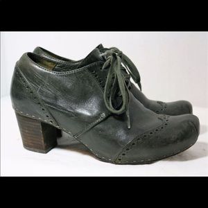 Vialis dark green leather oxford wingtip heels 37